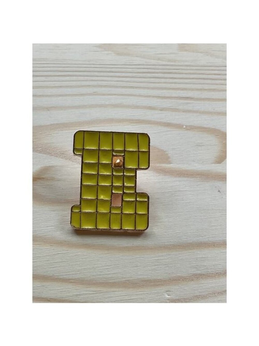 Y2K Pixel Art Yellow Letter E Enamel Pin Retro 8-Bit Gamer Initial Lapel Badge
